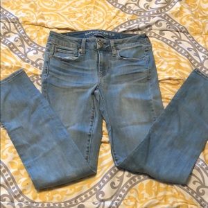 American Eagle Size 4 straight leg Jeans